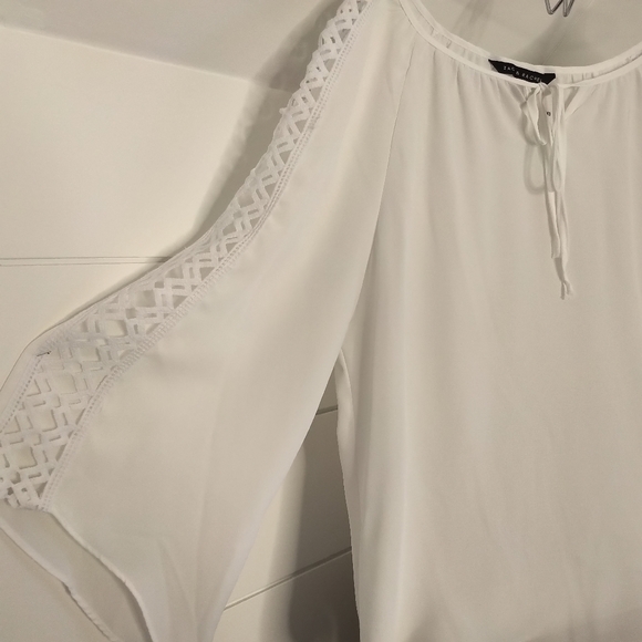 Sweet Zac & Rachel Flowy Boho Blouse with Bell Sleeves - Picture 2 of 9